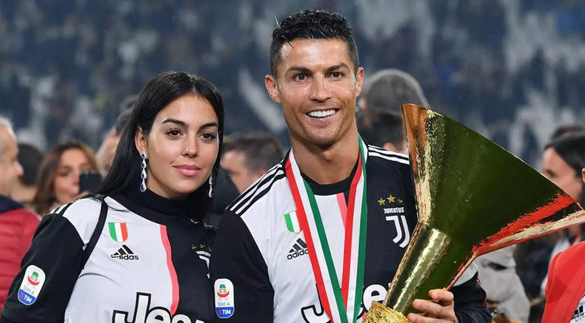 Cât costă inelul de logodnă pe care i l-a dăruit Cristiano Ronaldo iubitei sale
