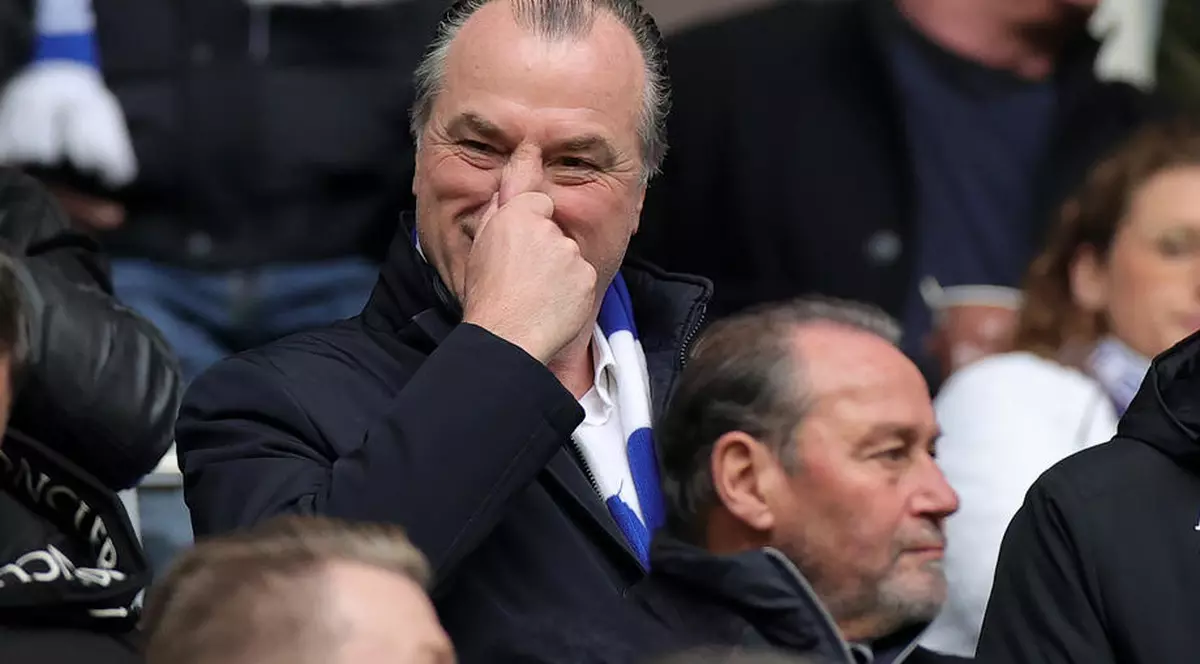 Clubul de fotbal Schalke 04, condus de patronul abatorului în care 1.000 de români s-au infectat cu COVID-19, primește o garanție de 40.000.000 de euro din bani publici