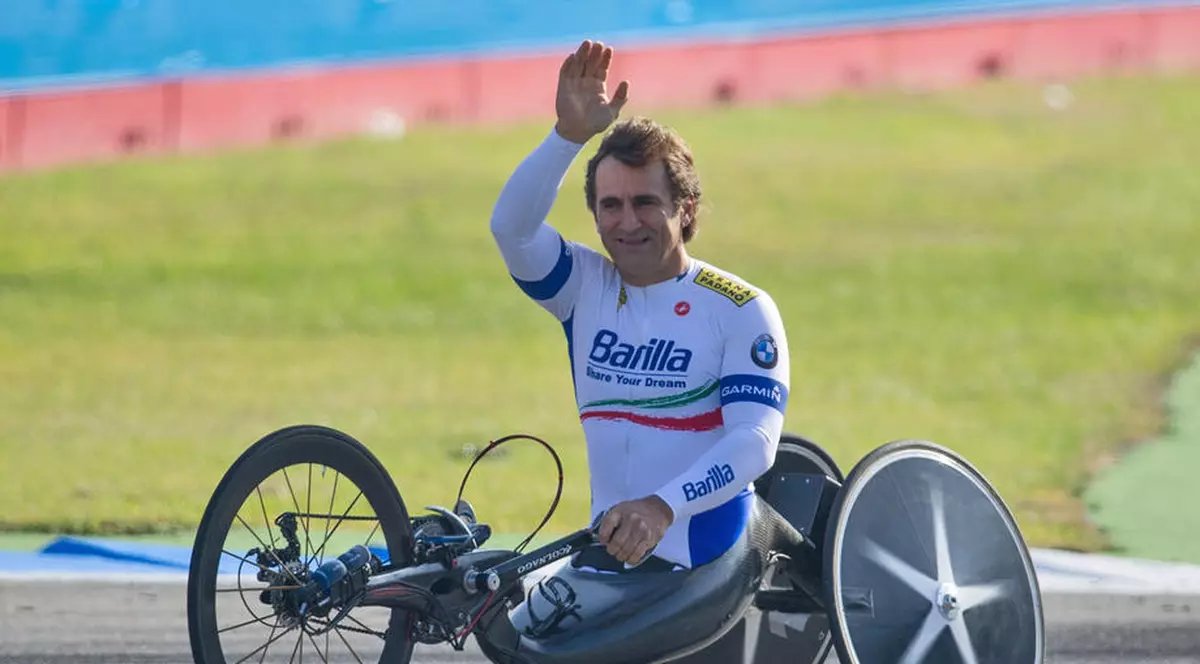 Care este starea de sănătate a lui Alessandro Zanardi, fostul pilot de Formula 1. ”Rămâne sedat, intubat și ventilat mecanic”