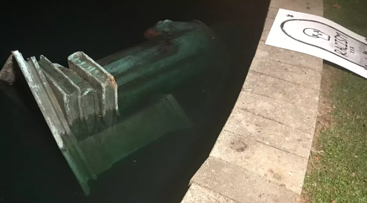 Statuia lui Cristofor Columb din Richmond, vandalizată în timpul protestelor declanșate de moartea lui George Floyd