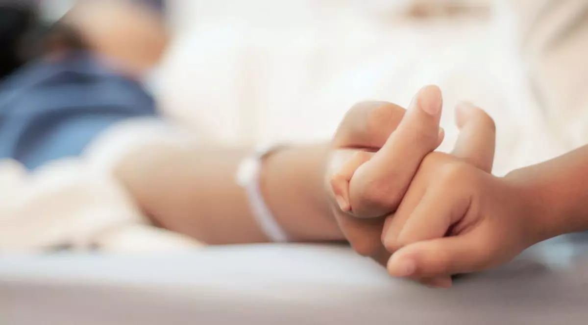 Mărturia Arianei, fetiţa de 12 ani, care a vrut să fie internată pentru a-şi proteja mama bolnavă: “Aş face orice, ştiu cât de greu i-a fost să mă crească”