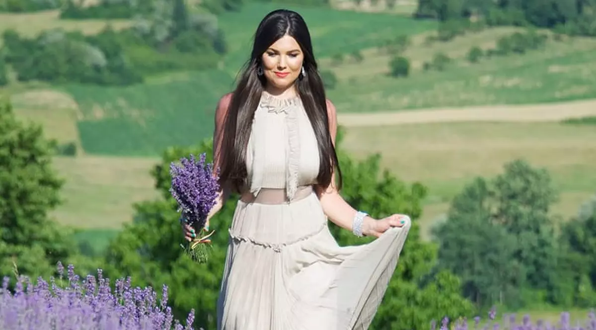 Paula Seling are 41 de ani și arată mai bine ca niciodată. Artista a dezvăluit secretul ei. Soțul o susține. „Mâncăm doar plante”