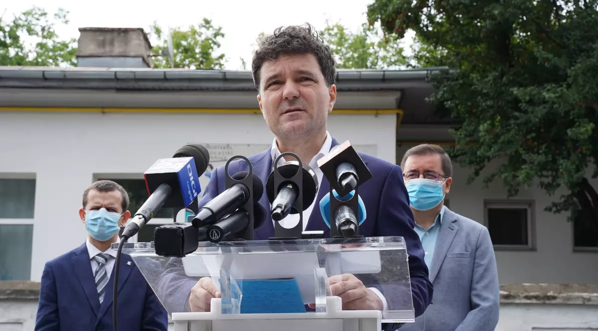 UPDATE | Reacţia Gabrielei Firea, după ce Nicuşor Dan i-a cerut să testeze medicii, taximetriştii şi şoferii STB: "Bine aţi revenit în Bucureşti, domnule candidat!"