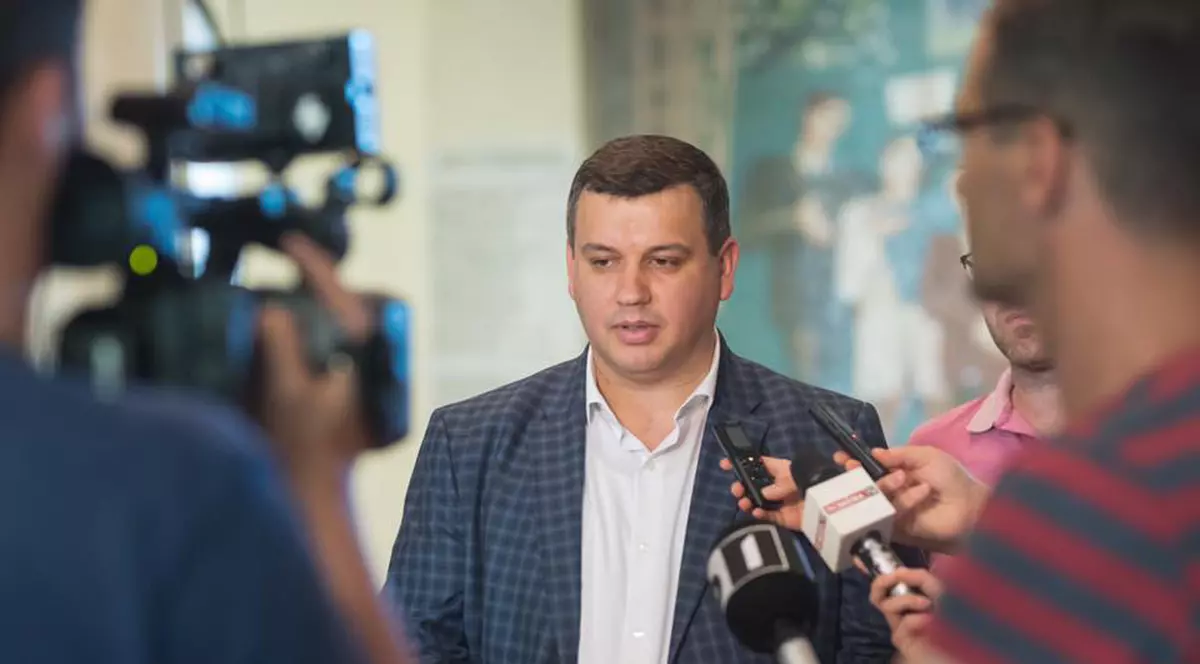 Negocieri până în miezul nopţii între PNL şi USR, pentru Capitală. Tomac (PMP): “Nu am fost invitaţi”