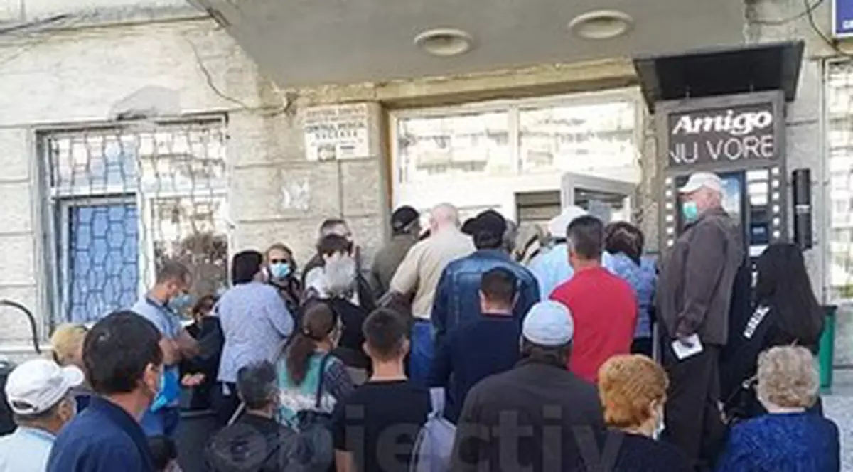 Haos la o policlinică din Suceava. Pacienții au stat la cozi uriașe pentru o rețetă. Medicii nu au respectat programările și riscă să fie sancționați