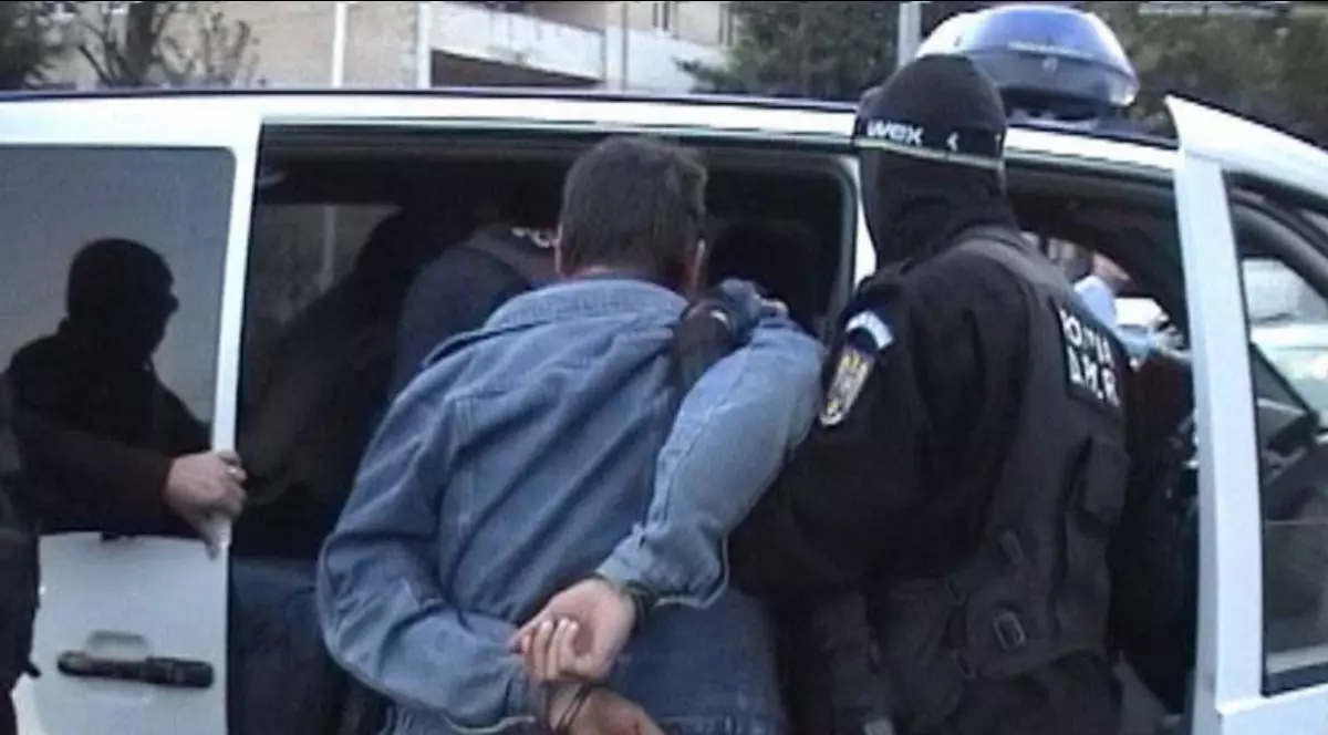 Violator periculos din Botoșani, arestat la Suceava, după ce a agresat o minoră, dându-se drept instalator