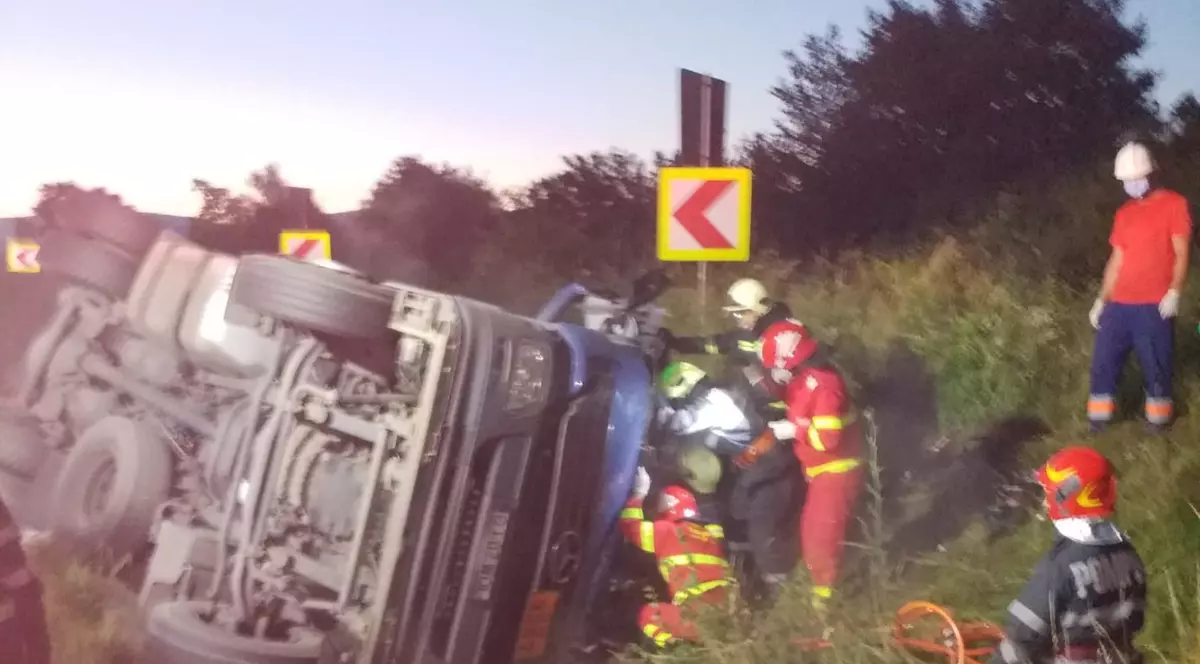 Accident teribil în Brăila. Un adolescent a furat mașina părinților, iar din cauza vitezei autoturismul în care se aflau 10 minori s-a răsturnat