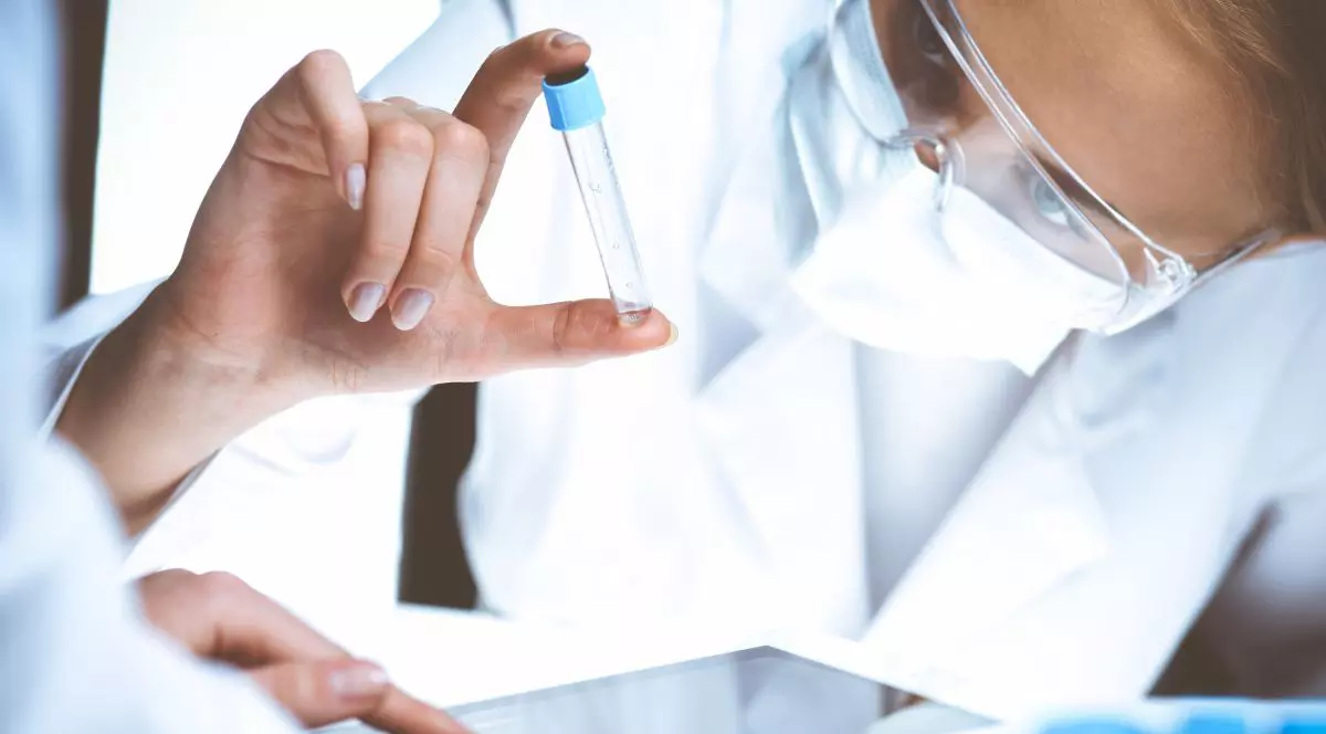 Un studiu israeliano-american a descoperit că Fenofibrat, un medicament deja existent, ar putea eradica coronavirusul din plămâni în câteva zile