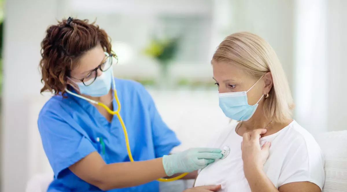 De ce unii pacienți cu COVID-19 suferă de oboseală cronică chiar și după multe săptămâni de la infectare