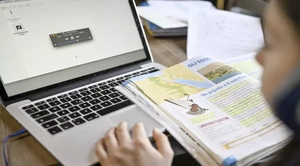 Scenariu roșu în 18 școli din Constanța. 13 clase trec la cursuri online, după ce au apărut mai multe cazuri de COVID-19 la elevi și profesori