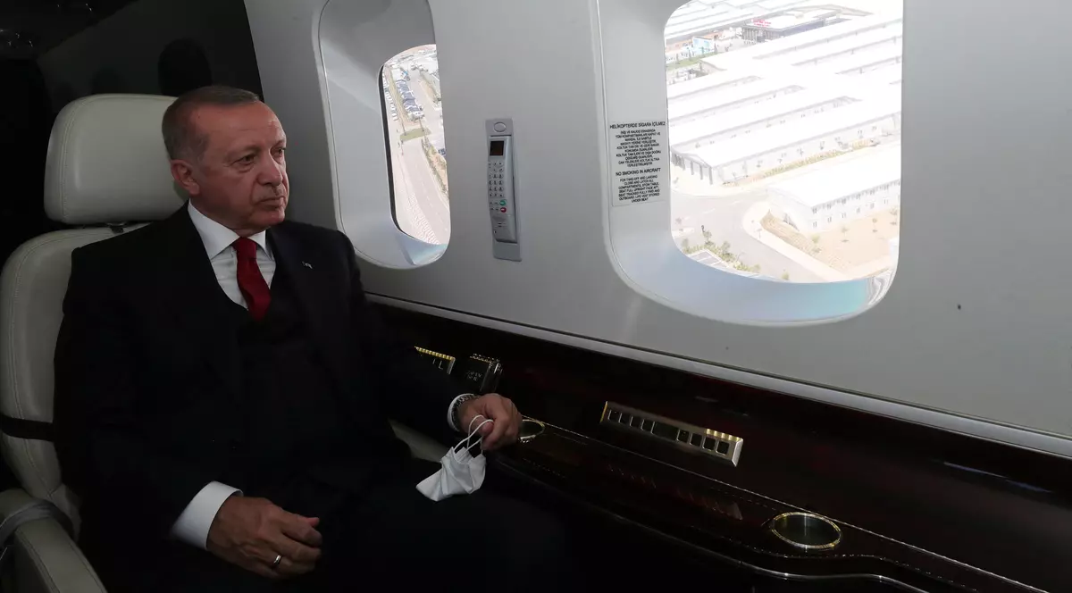 Erdogan vrea să înăsprească legislaţia privind social media, după ce naşterea nepotului său a devenit subiectul unor calomnii şi ironii pe Twitter FOTO: Hepta