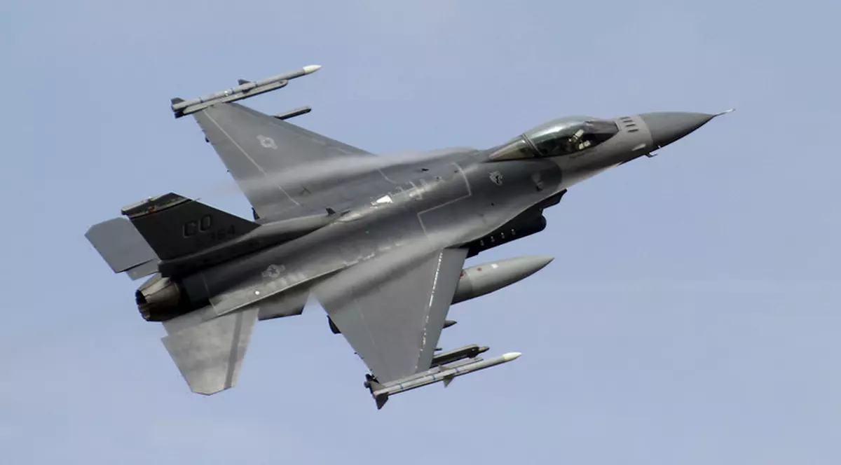 Un avion F-16 Fighting Falcon s-a prăbușit în Statele Unite. Pilotul a murit la spital