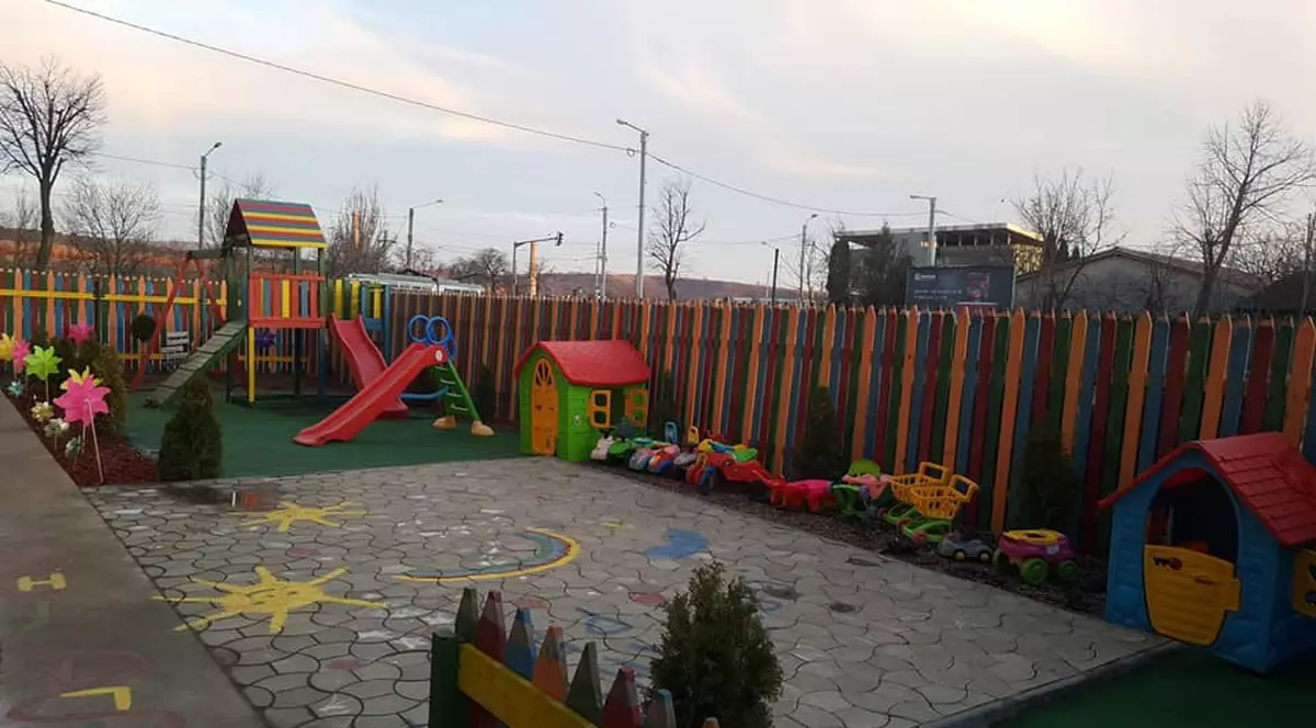 O grădiniță din Alba Iulia își suspendă activitatea, după ce o educatoare a fost infectată cu COVID-19