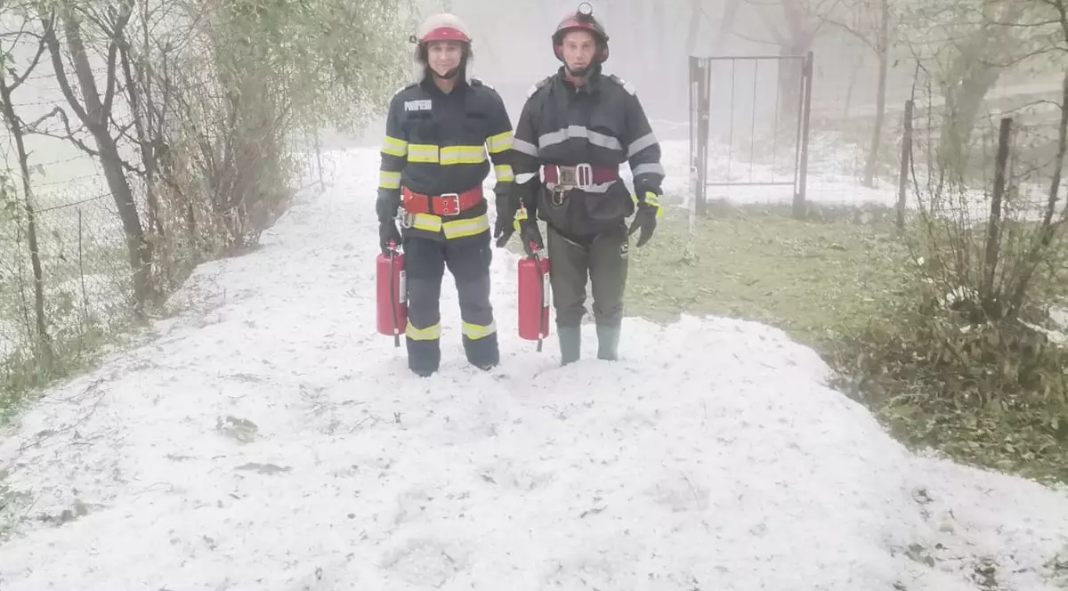 VIDEO |  Furtuni violente și grindină. Vremea a provocat pagube în mai multe zone