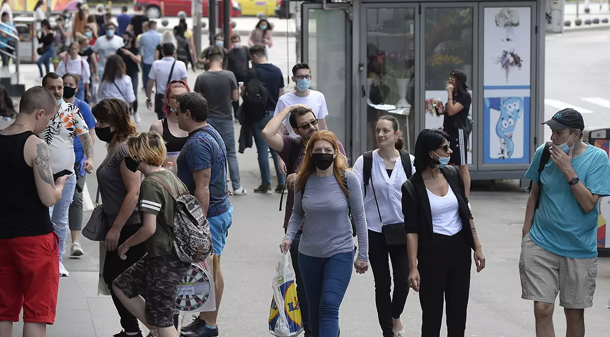 Puneți-vă masca și visați: să terminăm cu revenirea la normalitate și să vorbim despre solidaritate