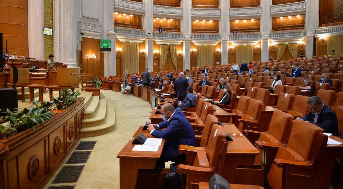 Moțiunea de cenzură împotriva Guvernului Orban, citită joi și votată în septembrie. Care este data luată în calcul