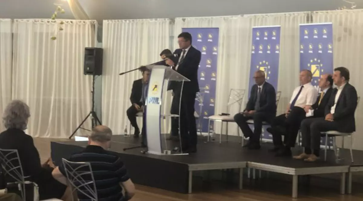 Poliția confirmă: Liberalii ieșeni, în frunte cu ministrul Costel Alexe, au încălcat legea stării de alertă la ședința cu aproape 100 de participanți în cort. Amendă de 5.000 de lei