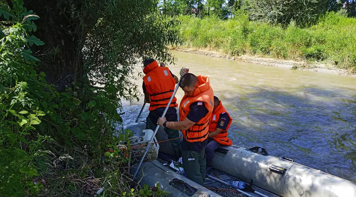 Fetiţa de 4 ani dispărută în râul Cibin, găsită decedată după opt zile de căutări FOTO: ISU Sibiu