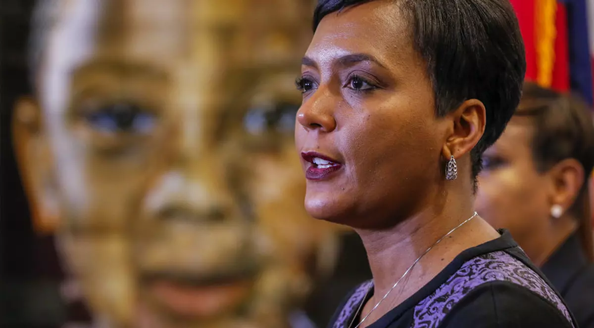 Primăriţa oraşului american Atlanta, depistată pozitiv la COVID-19. “Sunt în stare de şoc”