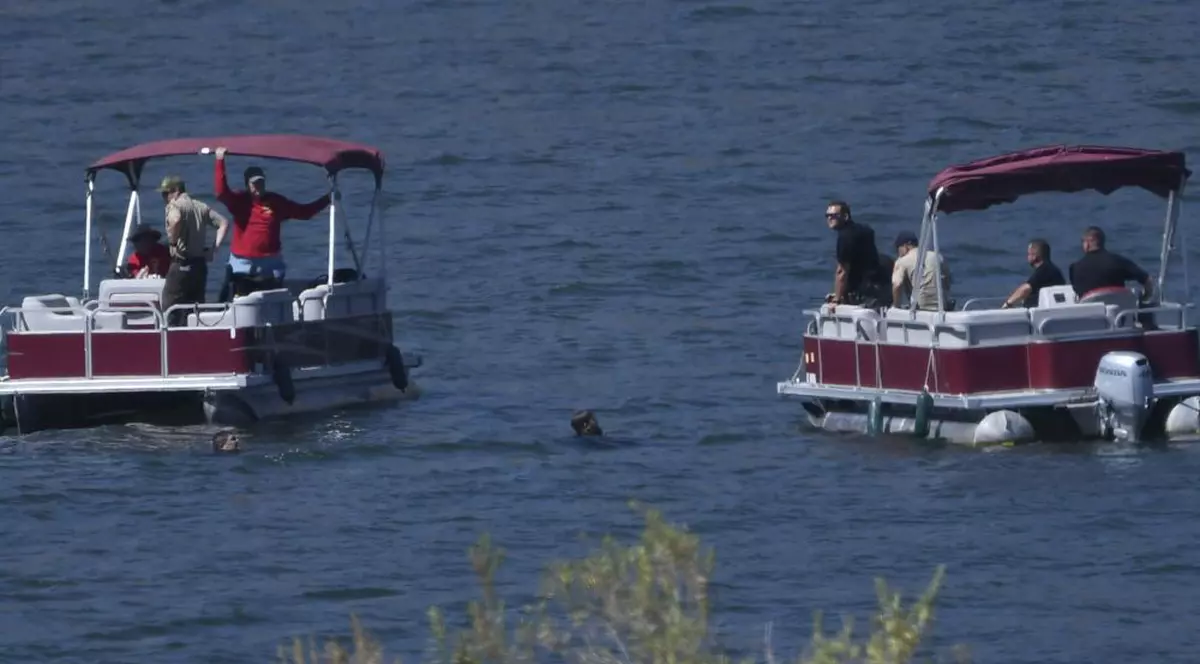 Căutări ale trupului lui Naya Rivera în lacul Piru din California. Foto: Hepta