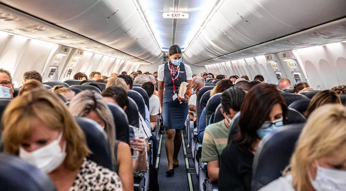 Noi măsuri luate de Olanda față de românii care intră în țară:  Teste COVID la aeroport și controale