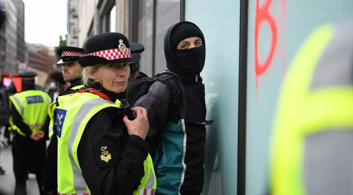 VIDEO | „Dă-te jos de pe gâtul meu!”. Un nou caz George Floyd, de data aceasta în Marea Britanie