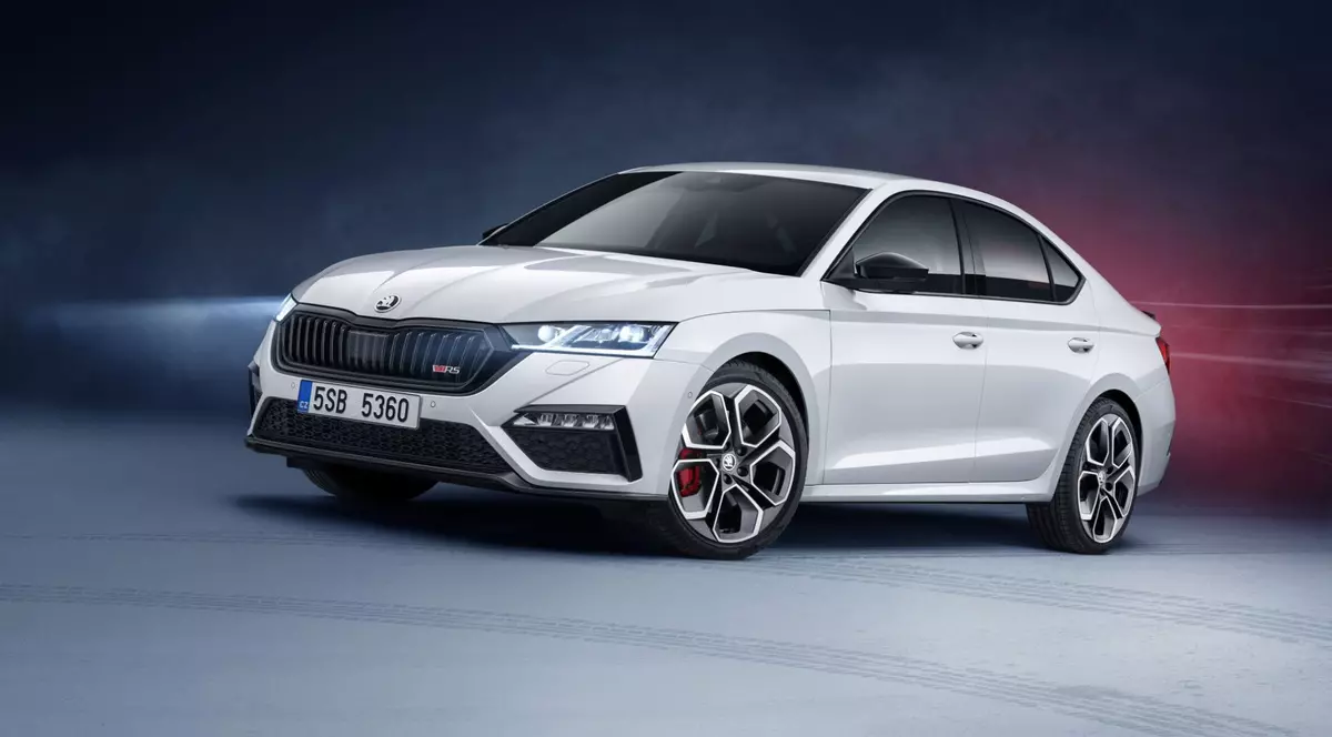 Skoda Octavia RS albă