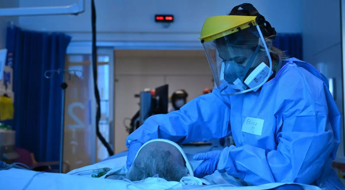 Povestea dramatică a unui supraviețuitor COVID-19, conectat 51 de zile la un ventilator. “Eram într-un loc întunecat și tot strigam: Nu sunt mort”