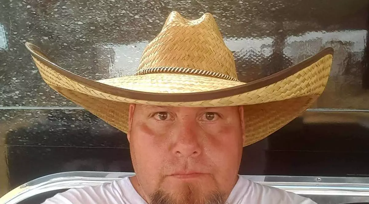 Un american care a stat trei luni în izolare a mers la o petrecere unde s-a infectat cu virusul. „E din cauza prostiei mele”, a admis el.  După o zi, a murit în spital