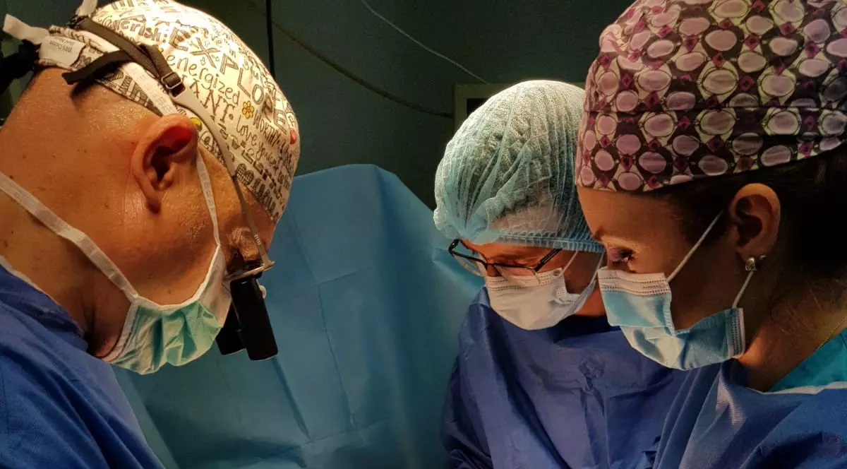 Un bebeluș de zece luni, cel mai tânăr donator din România. A salvat viața unui băiat, care aștepta de șapte ani un transplant