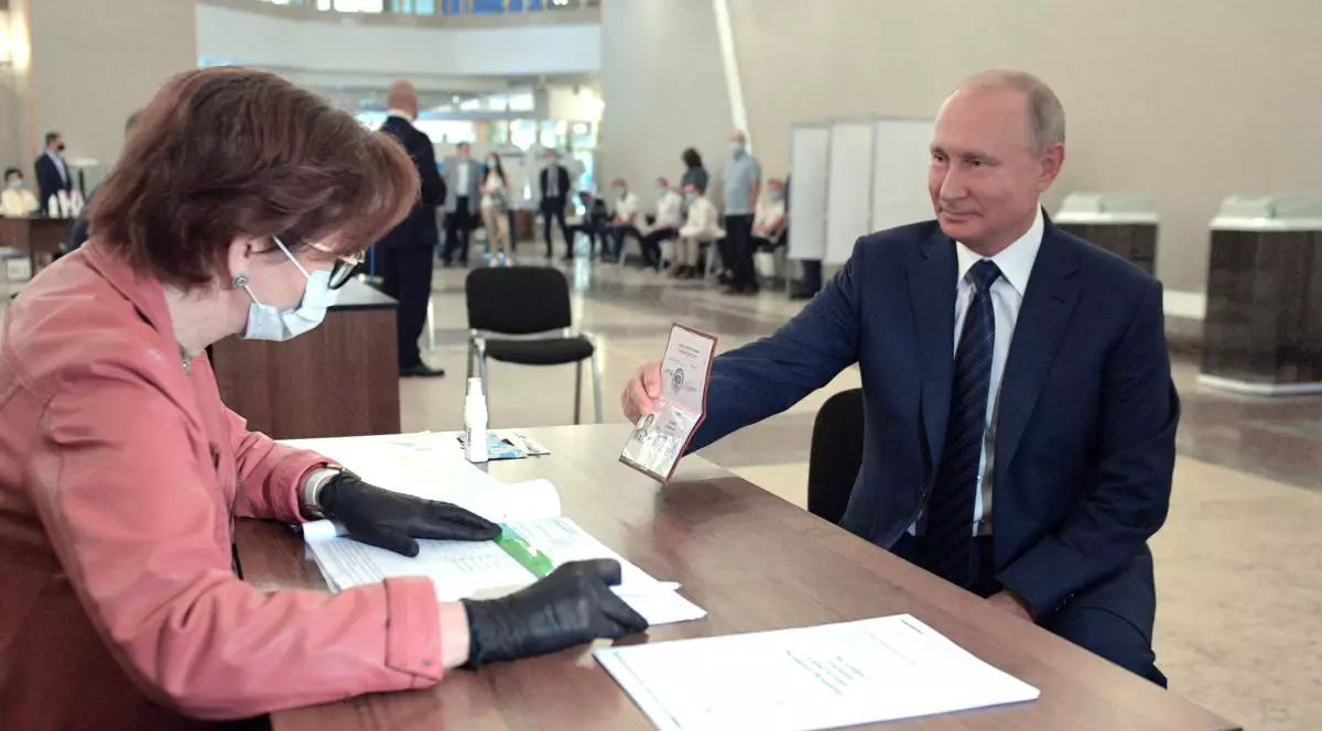 Alegătorii ruși au aprobat noua Constituție, care îi oferă lui Putin posibilitatea de a rămâne președinte până în 2036 - rezultate parțiale