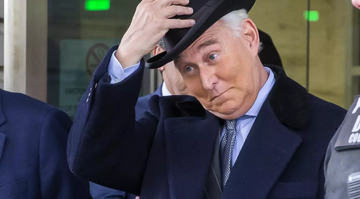 Gest controversat făcut de Donald Trump: l-a grațiat pe fostul său consilier, Roger Stone, condamnat în ancheta privind ingerința rusă în campania prezidențială din 2016