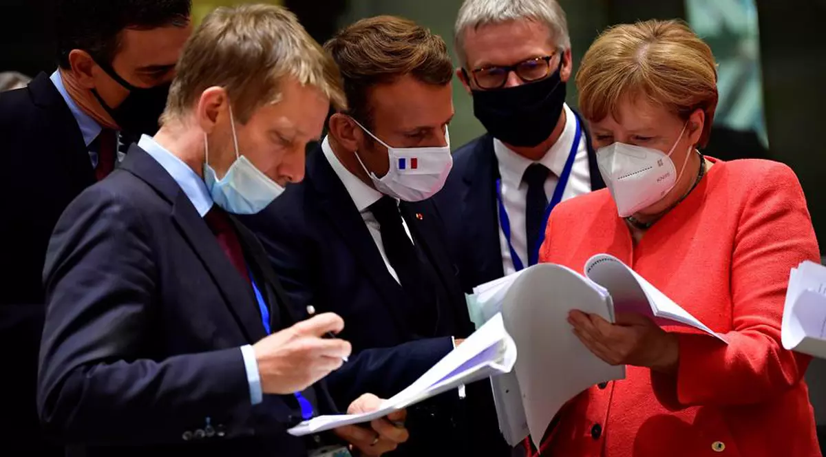 Liderii UE au ajuns la un acord privind planul de relansare economică de 750  miliarde de euro. Macron: “Este o zi istorică”