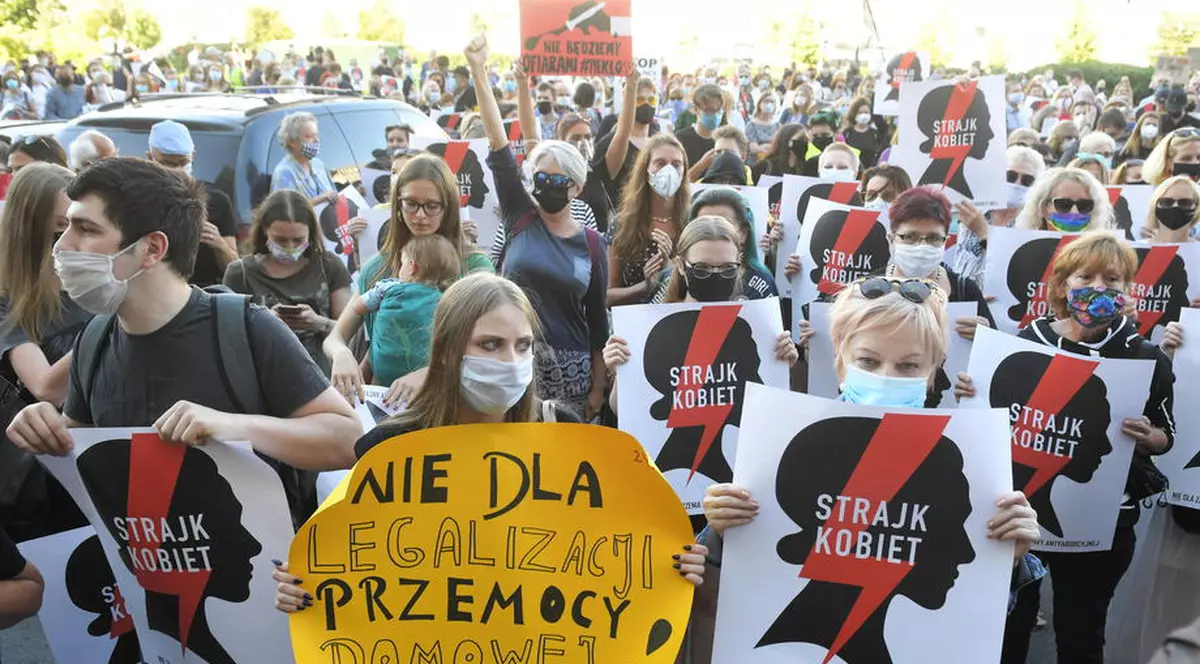 Polonia s-a retras din convenția europeană privind violența împotriva femeilor. Decizia a provocat proteste în mai multe orașe