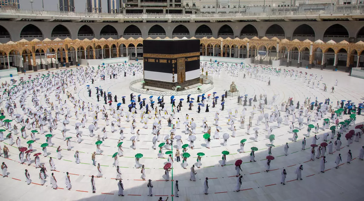 Cum arată marele pelerinaj de la Mecca în pandemia de COVID. Doar 10.000 de pelerini, față de 2,5 milioane anul trecut