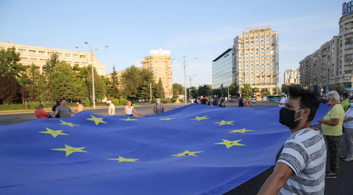 Protest simbolic în Piaţa Victoriei, la doi ani de la violențele înregistrate la “mitingul diasporei” din 10 august. “Vinovații să plătească”
