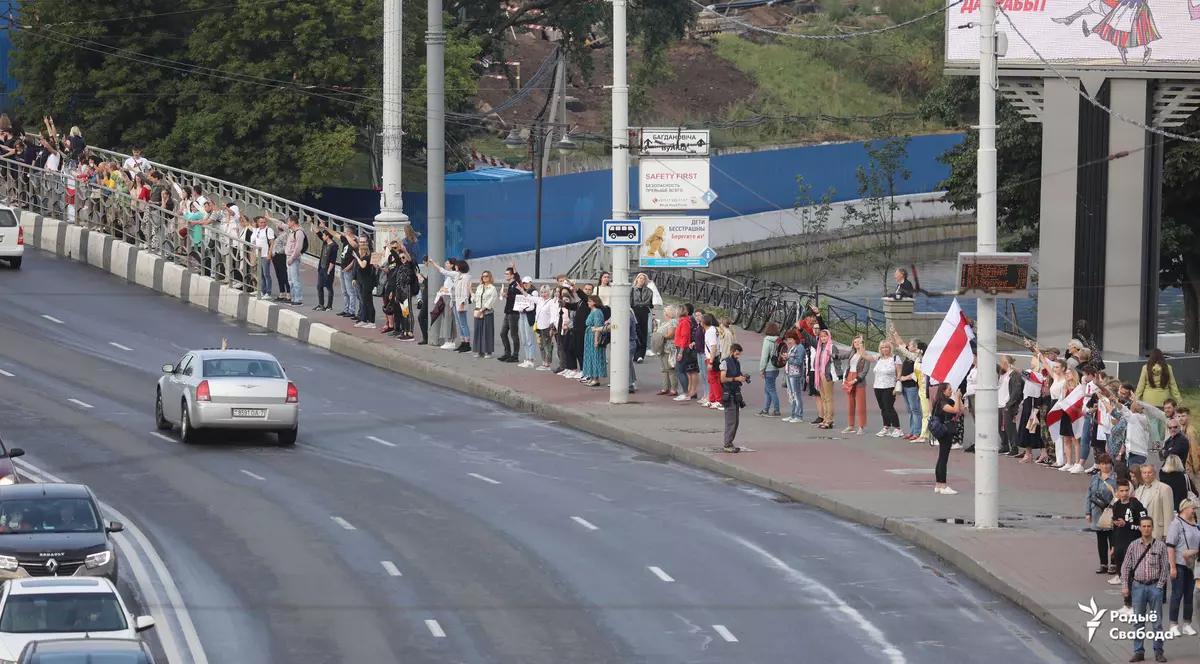 Noi proteste în Belarus | Lanț uman de 13 km, până la închisoarea în care au fost bătuți protestatarii care se opun regimului Lukașenko