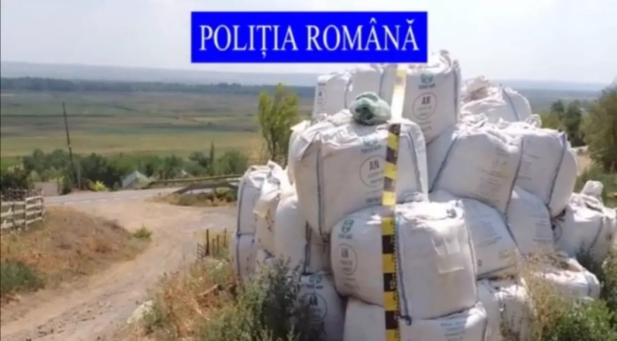 VIDEO | 35 de tone de azotat de amoniu, depozitat în condiţii improprii, descoperite de poliţişti în Galaţi. Substanța e cea care a produs explozia din Beirut