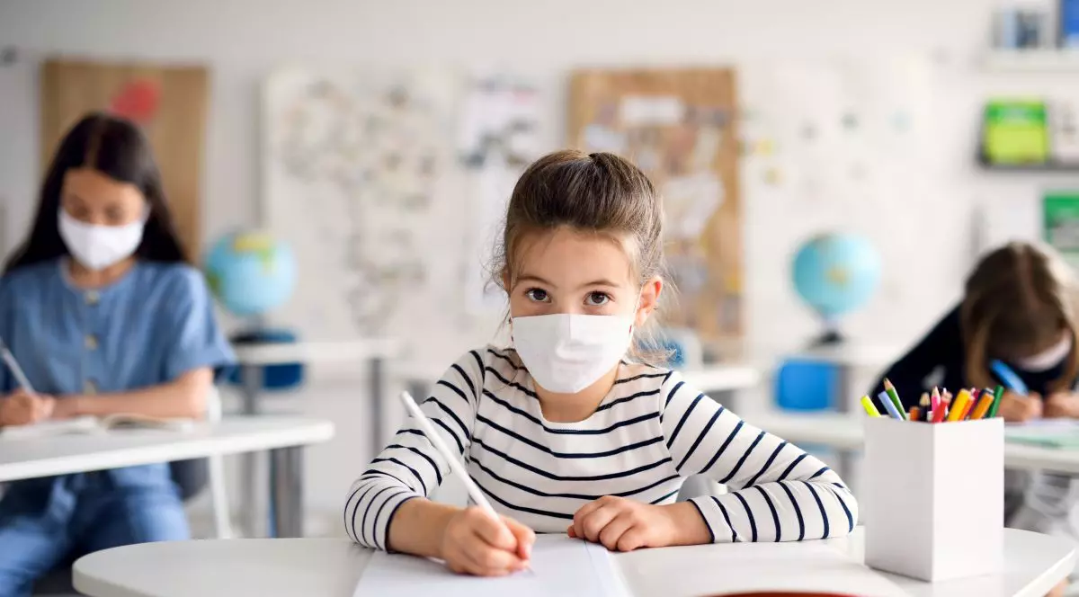 Ministrul sănătăţii, despre purtarea măştii în şcoală de elevii din clasele mici: „Trebuie să devină o regulă”