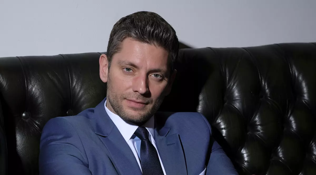 Valentin Butnaru, prezentatorul știrilor de seară de la Antena 1, vrea un proiect de divertisment. “Televiziunea a venit întâmplător, eu visam să joc teatru”