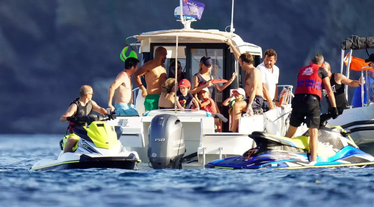 Emmanuel și Brigitte Macron, in vacanta, pe un iaht, in Coasta de Azur