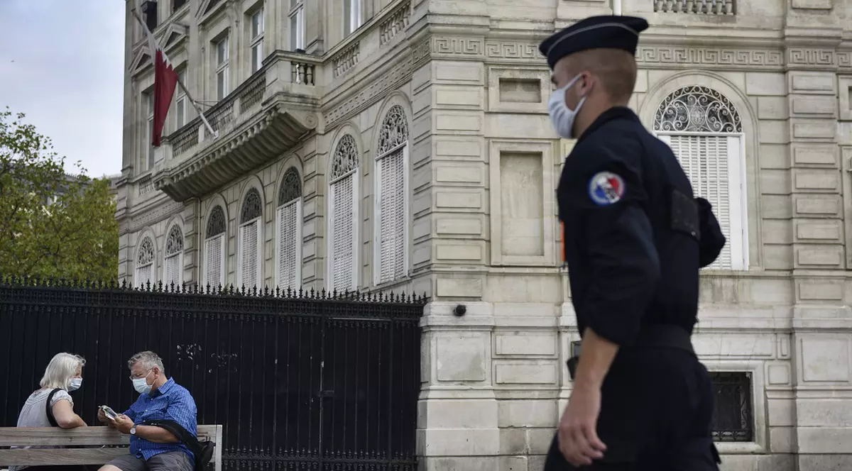 Lupta Europei împotriva COVID-19 s-a mutat din spitale pe străzi. Francezii nu au milă de cei care nu respectă deciziile autorităților