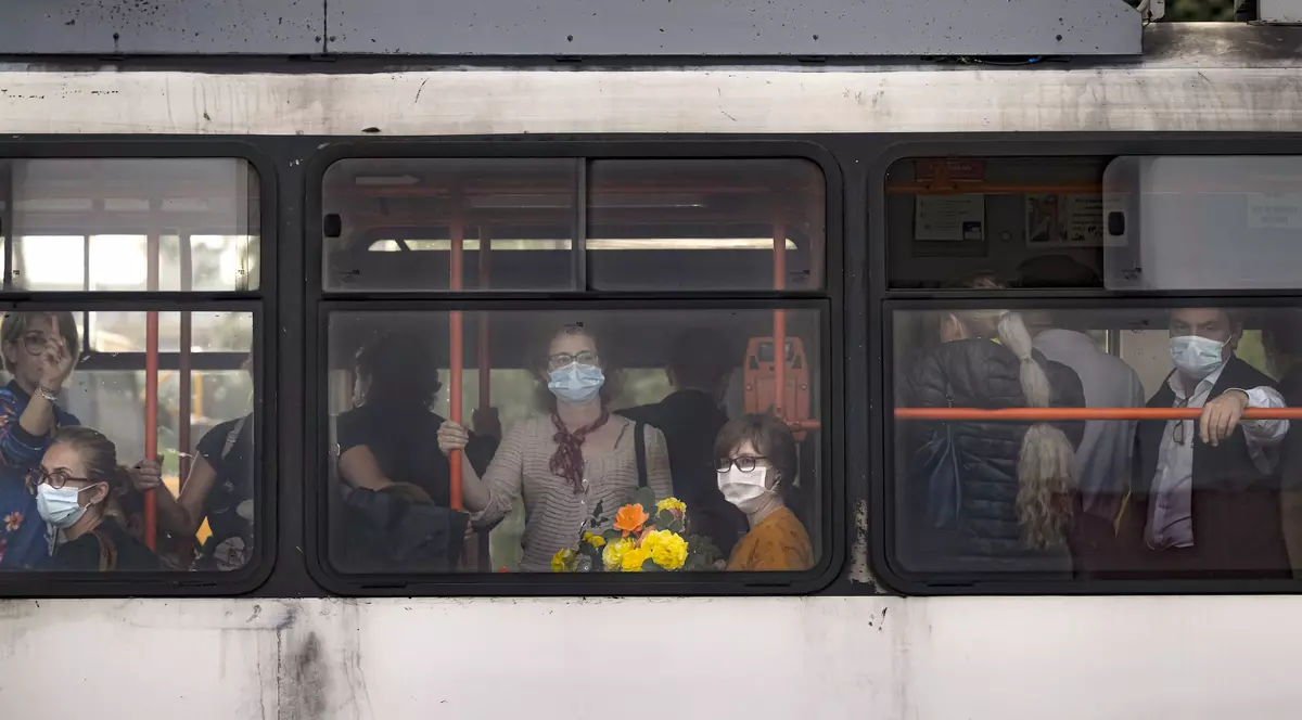 Amenzi pentru nerespectarea măsurilor de prevenire COVID-19 în mijloace de transport din București