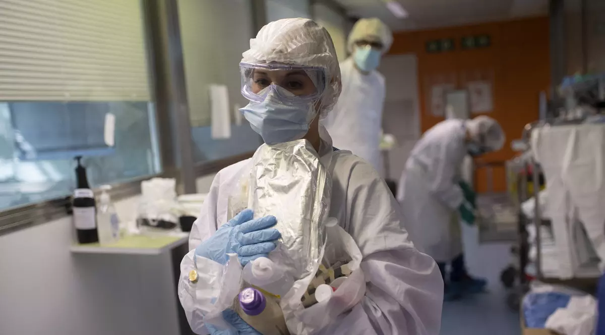 Peste 4.500 de infectări cu noul coronavirus în ultimele 24 de ore în Franța