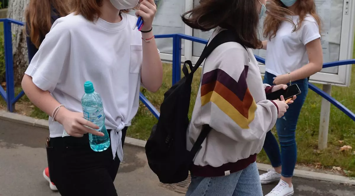 Ministerul Educaţiei: Mai mult de jumătate dintre părinţi vor cursuri faţă în faţă. Câţi părinţi preferă sistemul hibrid