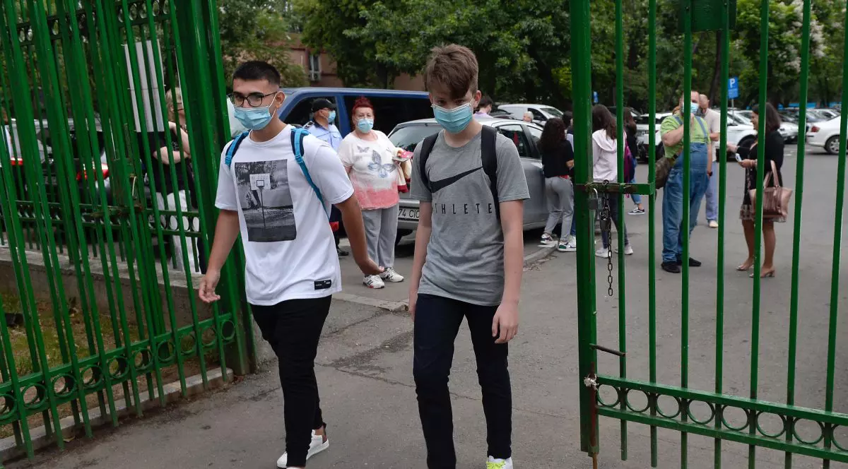 Elevii vor protesta cu "porci zburători" în fața Ministerului Educației