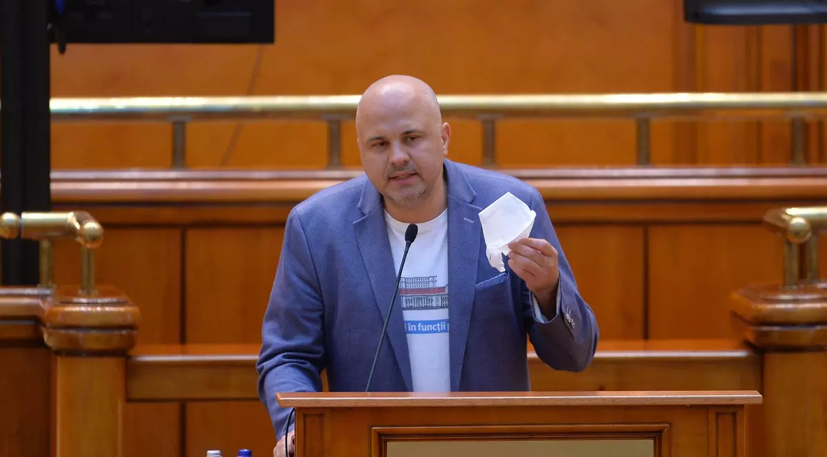 VIDEO | Întâlnire electorală USR sabotată de Noua Dreaptă, la Cluj. ”Vă dă Boc 7-0 în prima repriză”