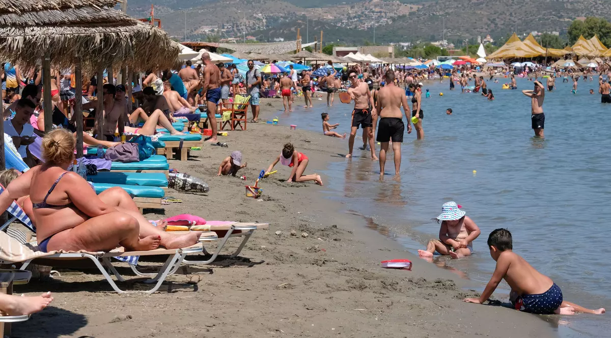 Grecia extinde interdicțiile şi restricţiile pentru România și alte state. Ce trebuie să știe turiștii veniți de la noi din țară