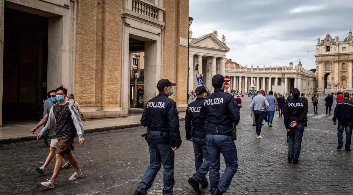 Număr record de cazuri noi de COVID la Roma. Majoritatea îmbolnăvirilor, în rândul celor care au revenit din vacanță