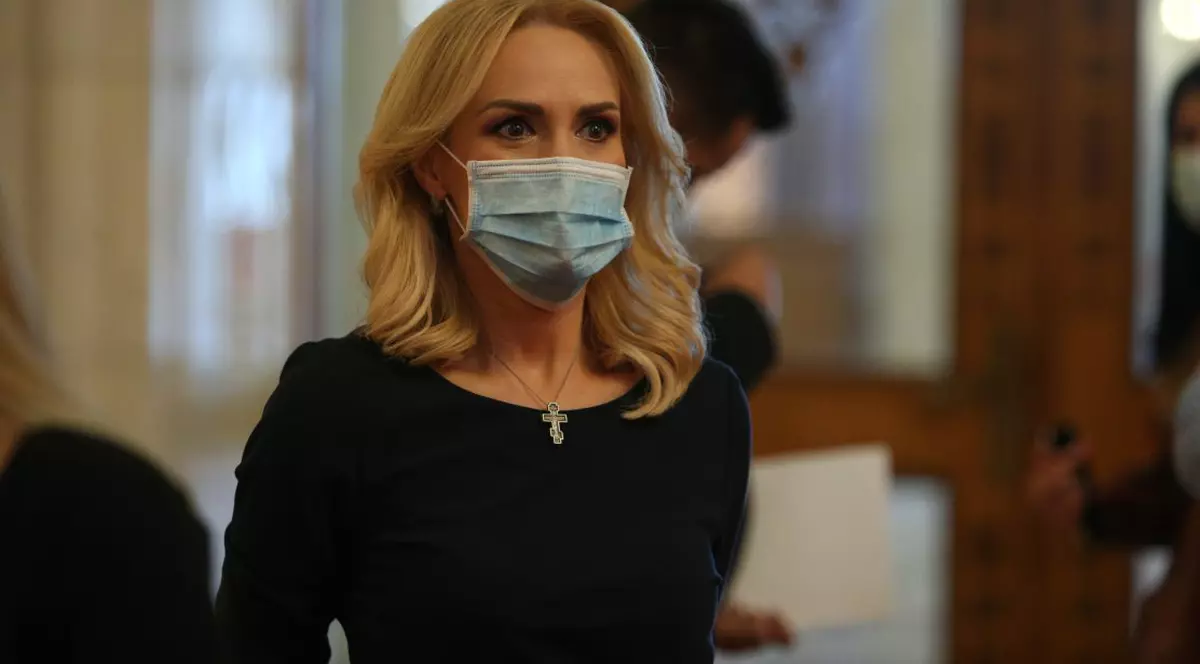 Gabriela Firea, la sosire la Palatul Parlamentului Foto: Dumitru Angelescu / Libertatea